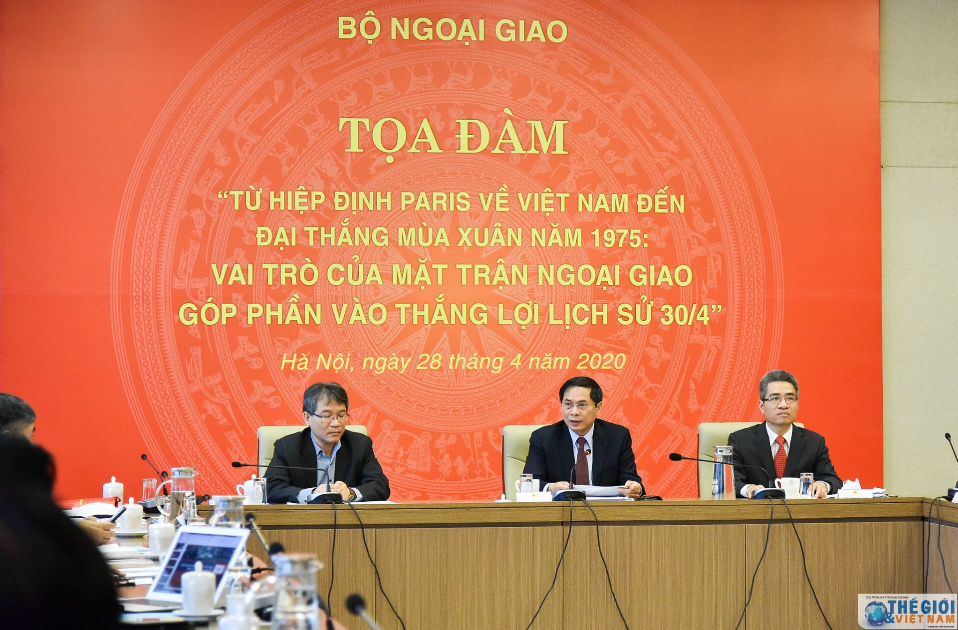 vai tro cua mat tran ngoai giao gop phan vao thang loi lich su 304