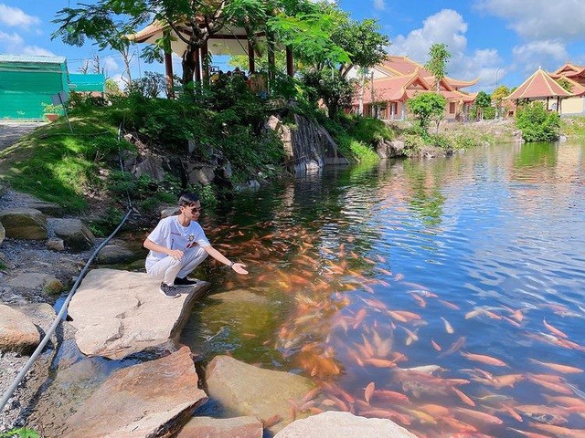 "Vịnh Hạ Long thu nhỏ" đẹp như tiên cảnh ở An Giang