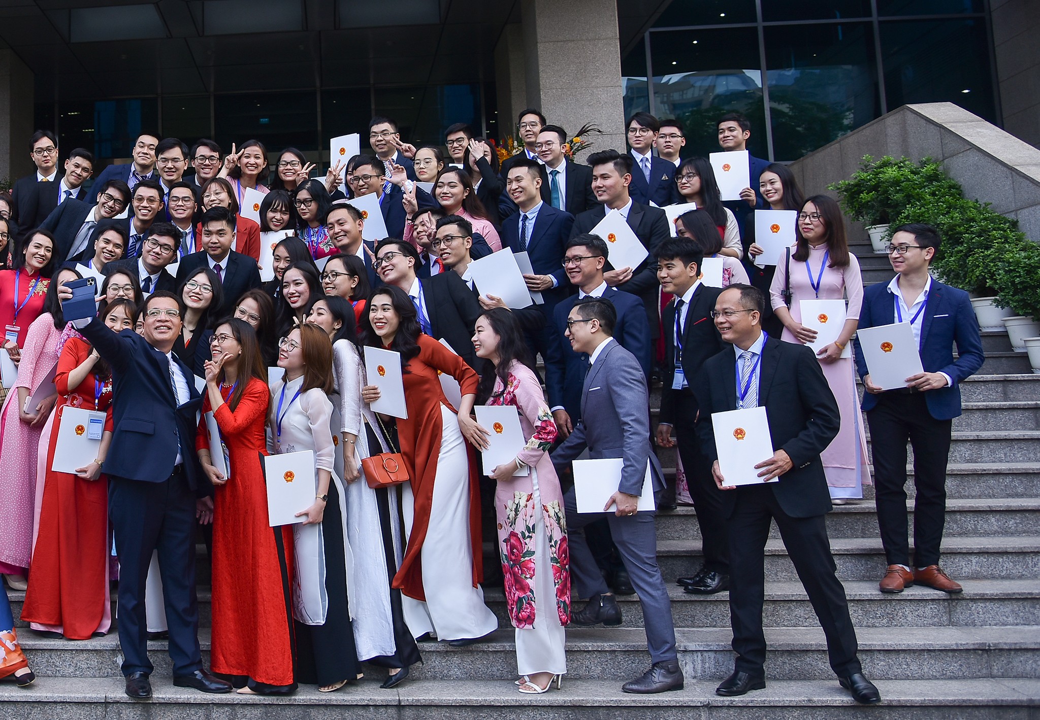 Bộ Ngoại giao mở rộng cửa chào đón 81 'tân binh'