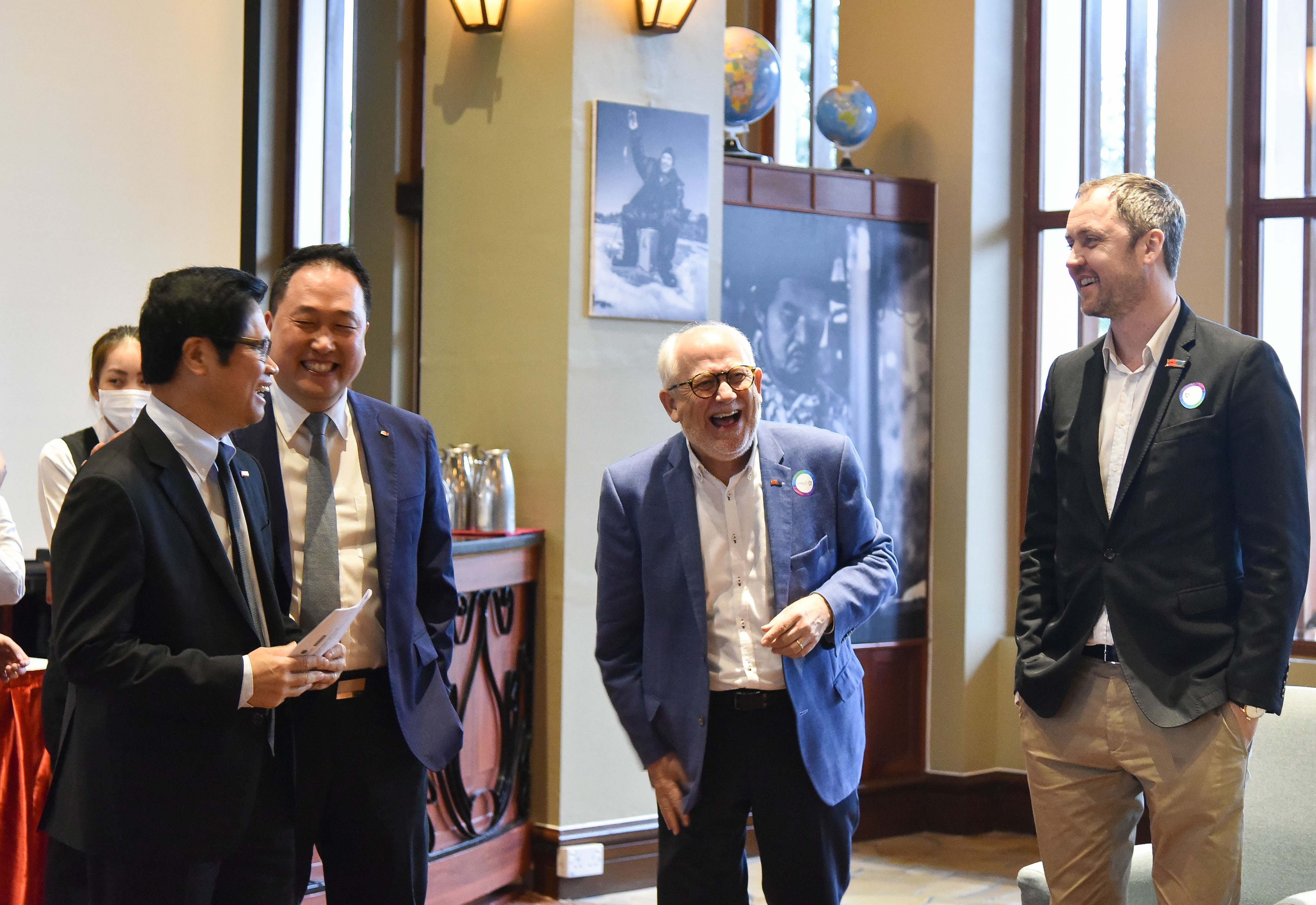 Ngoại giao đồng hành cùng địa phương