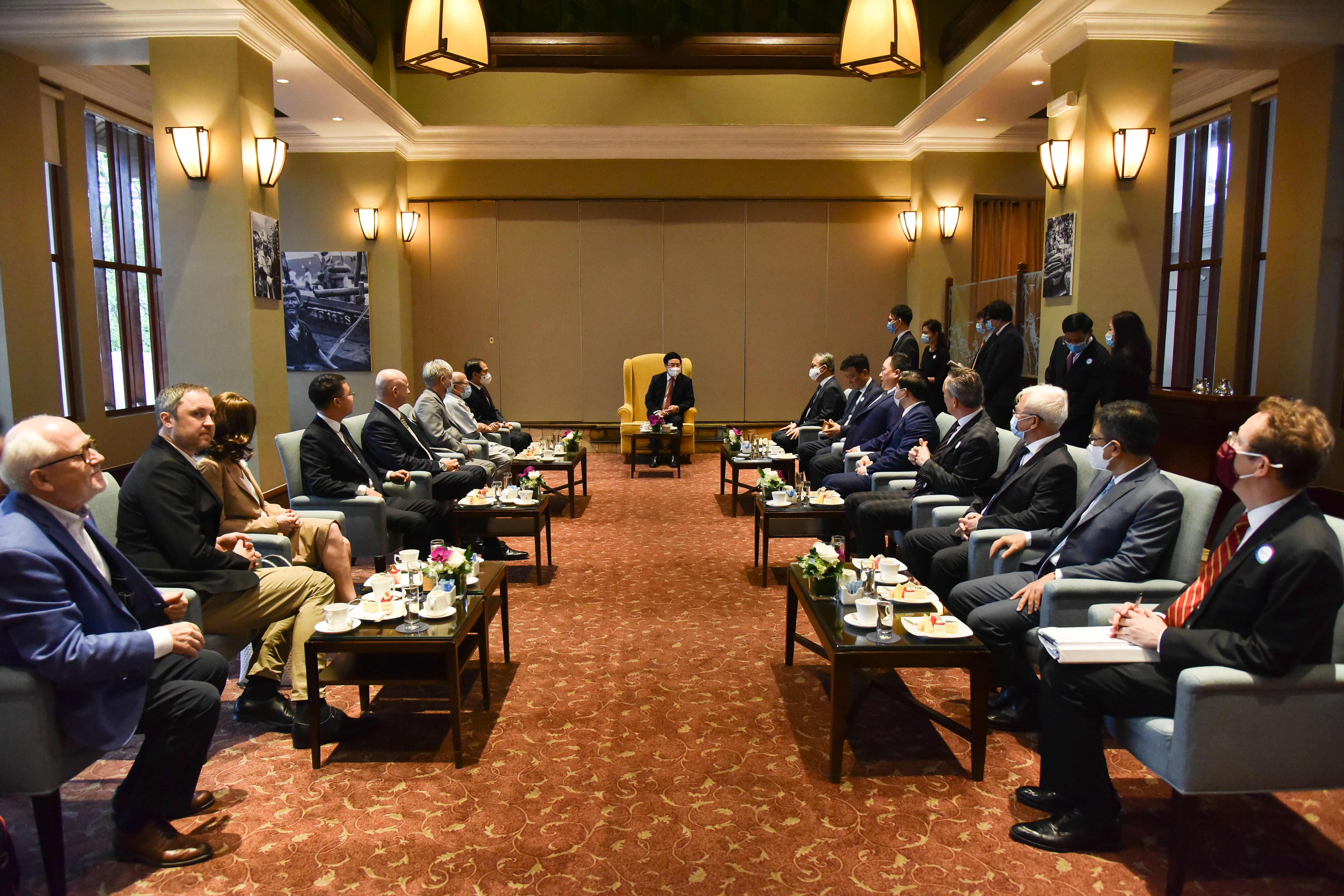 Ngoại giao đồng hành cùng địa phương