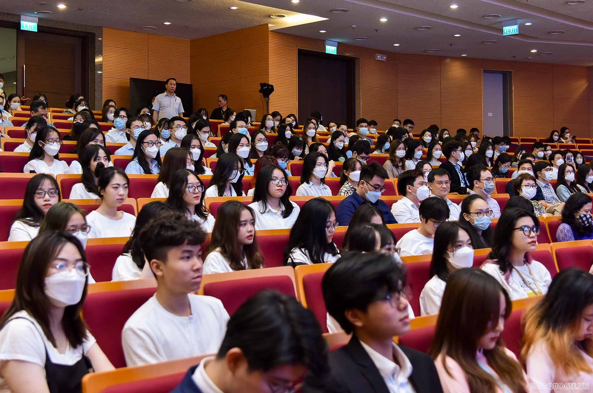 Phát động phong trào học ngoại ngữ Phát động phong trào học tập, nâng cao năng lực ngoại ngữ cho cán bộ ngoại giao trẻ