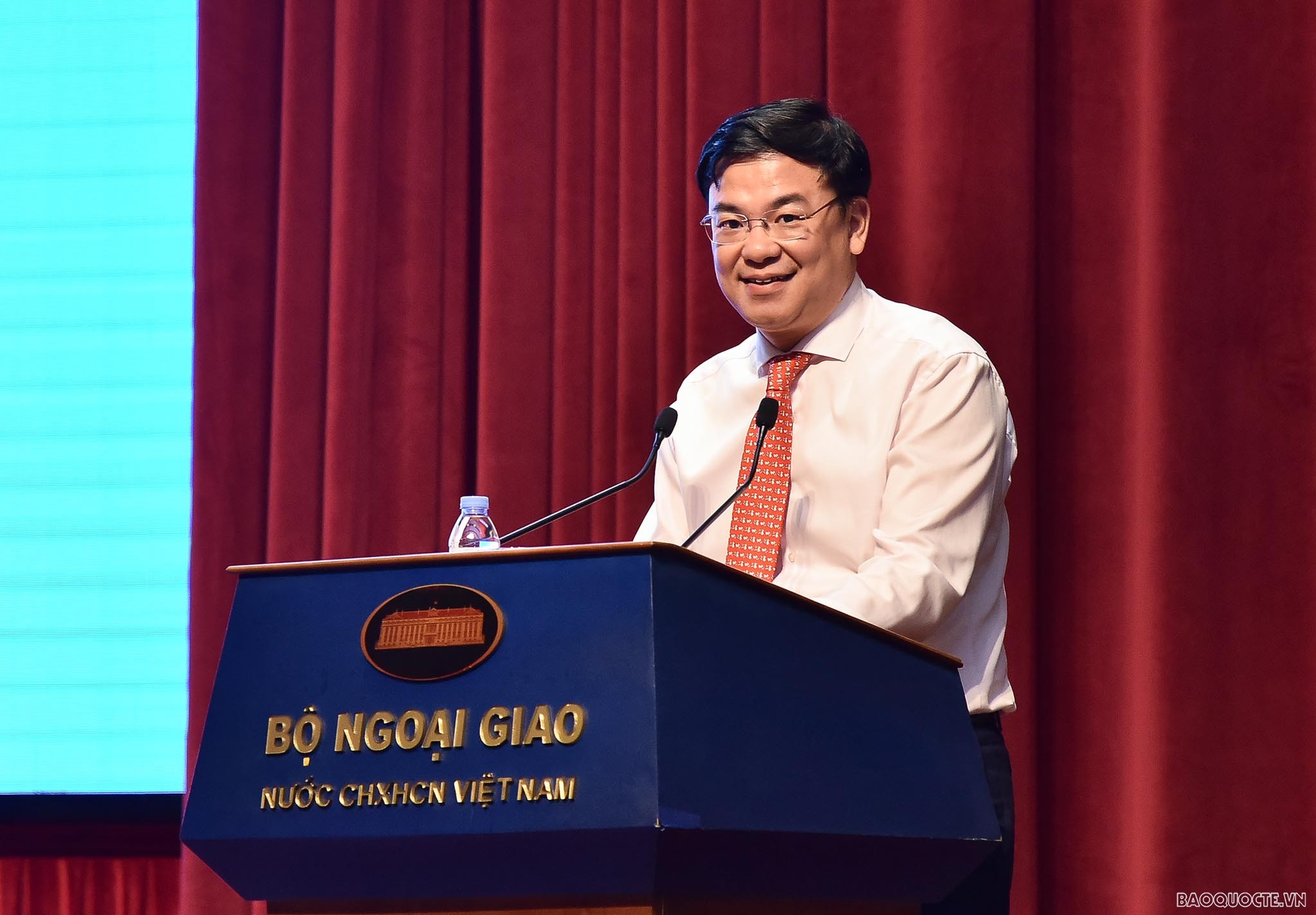 Phát động phong trào học ngoại ngữ Phát động phong trào học tập, nâng cao năng lực ngoại ngữ cho cán bộ ngoại giao trẻ