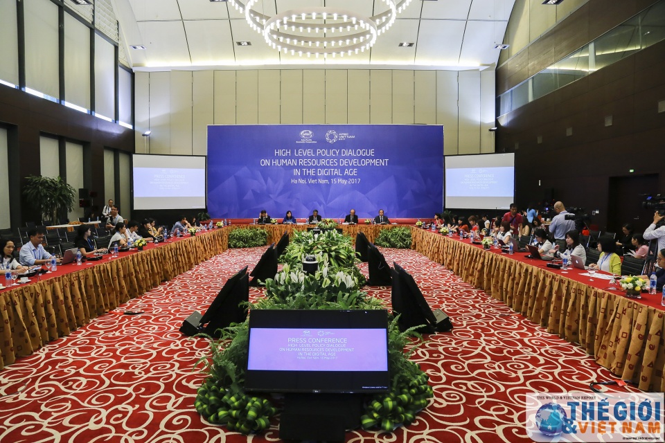 cac thanh vien apec thong qua cac van kien quan trong ve phat trien nguon nhan luc