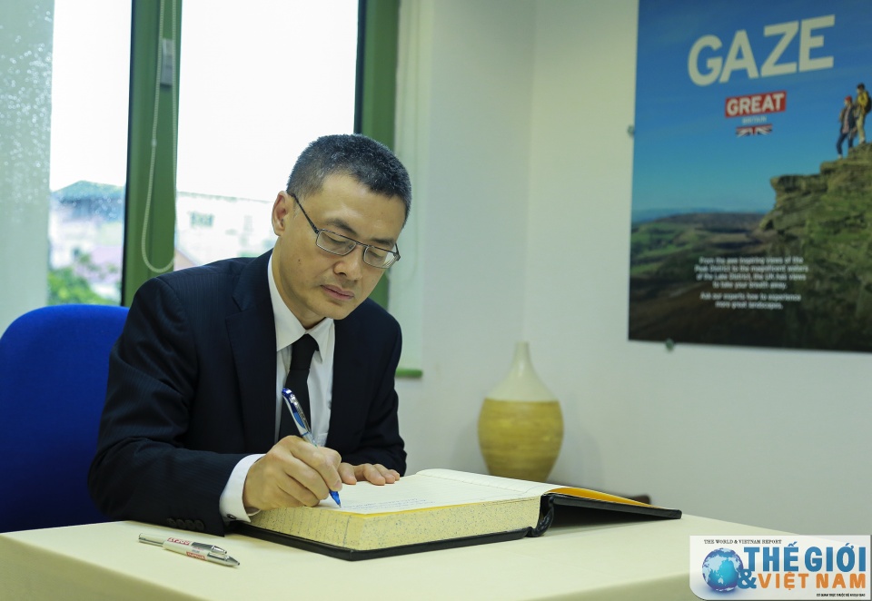 lanh dao bo ngoai giao viet nam ki so tang tai dsq anh