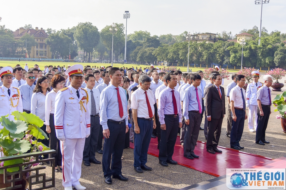 can bo bo ngoai giao vieng lang chu tich ho chi minh