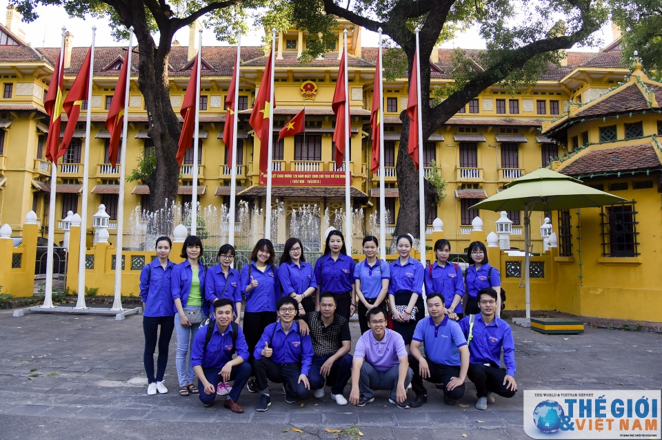 nguoi gia va tre em trung tam thuy an duoc kham va cap thuoc mien phi