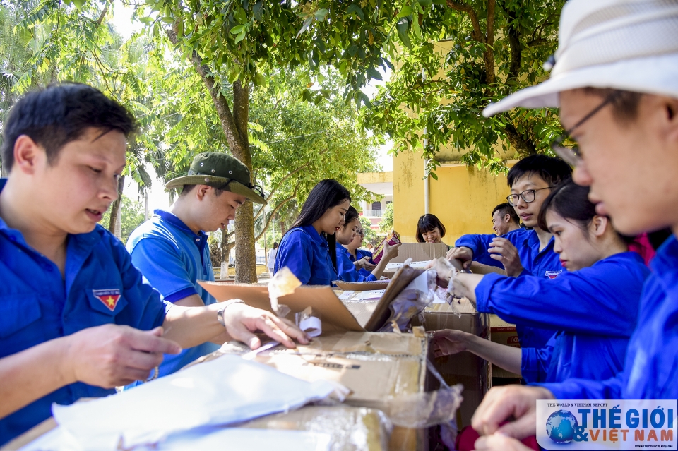nguoi gia va tre em trung tam thuy an duoc kham va cap thuoc mien phi