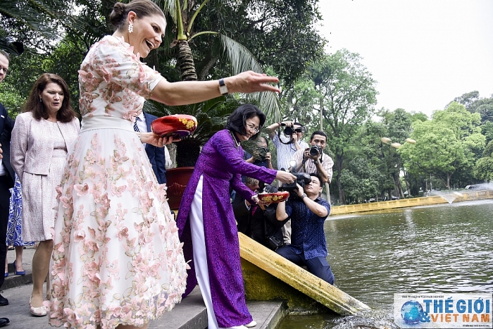 Phó Chủ tịch nước Đặng Thị Ngọc Thịnh chủ trì lễ đón chính thức Công chúa kế vị Thụy Điển pho chu tich nuoc dang thi ngoc thinh chu tri le don chinh thuc cong chua ke vi thuy dien