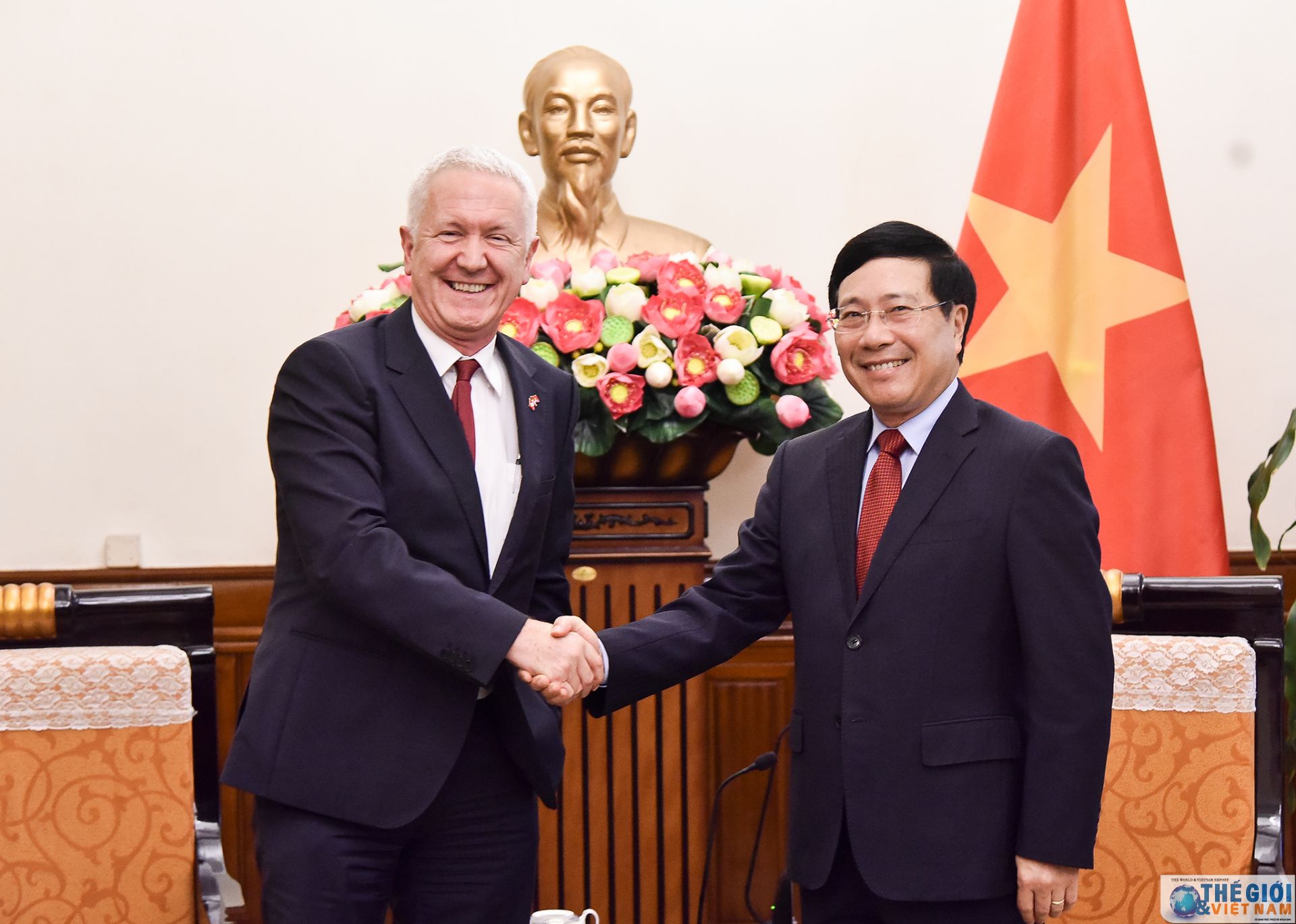 Phó Thủ tướng Phạm Bình Minh tiếp Đại sứ Thụy Sỹ Ivo Sieber pho thu tuong pham binh minh tiep dai su thuy sy ivo sieber