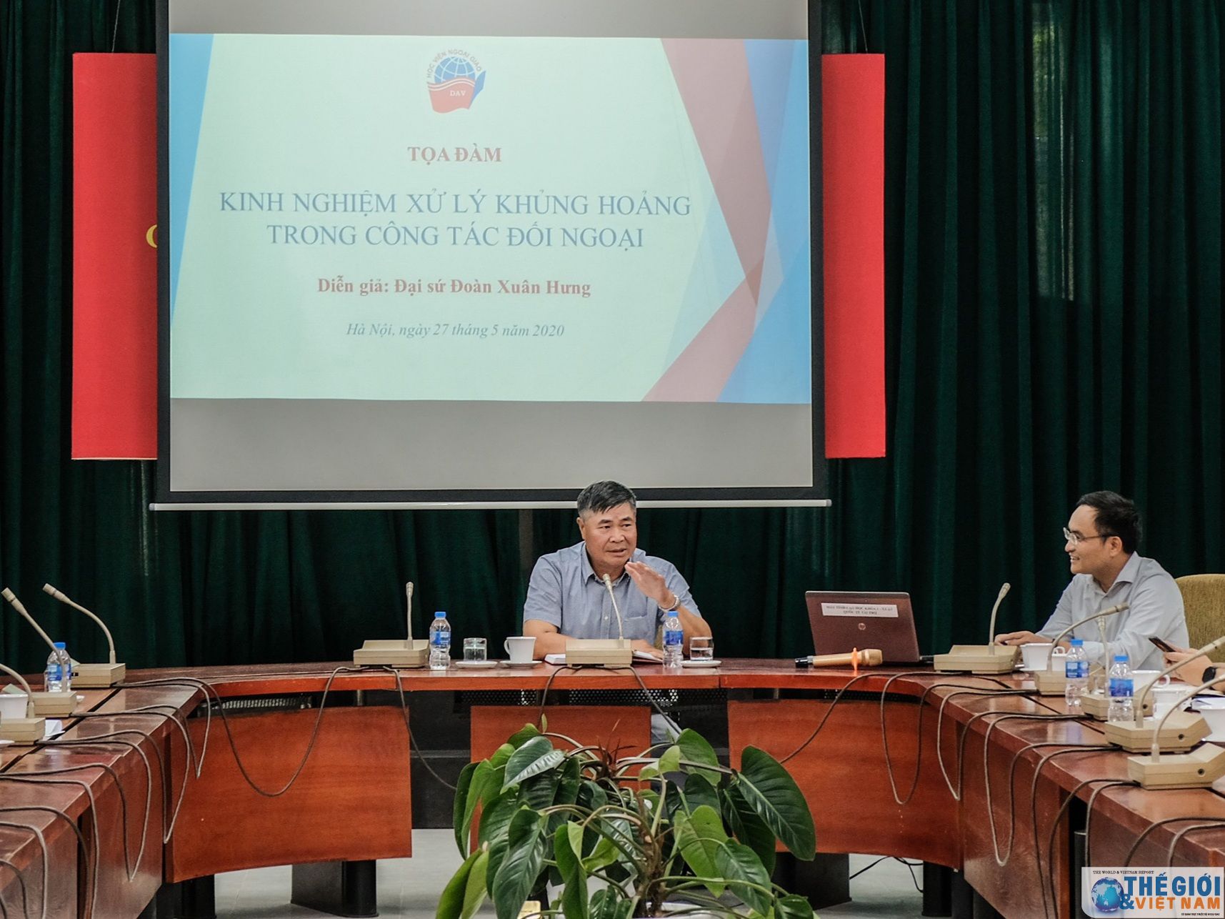 kinh nghiem xu ly khung hoang trong cong tac doi ngoai