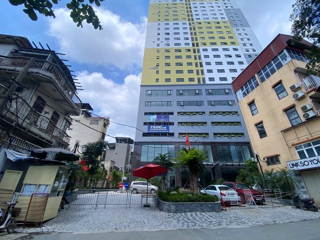 Tòa chung cư số 1 Giáp Nhị (thuộc phường Thịnh Liệt, quận Hoàng Mai, Hà Nội) bị phong tỏa để phòng, chống dịch Covid-19 (Nguồn: Dân trí).