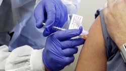 Tại sao người trẻ, khỏe mạnh cần tiêm vaccine ngừa Covid-19 càng sớm càng tốt?