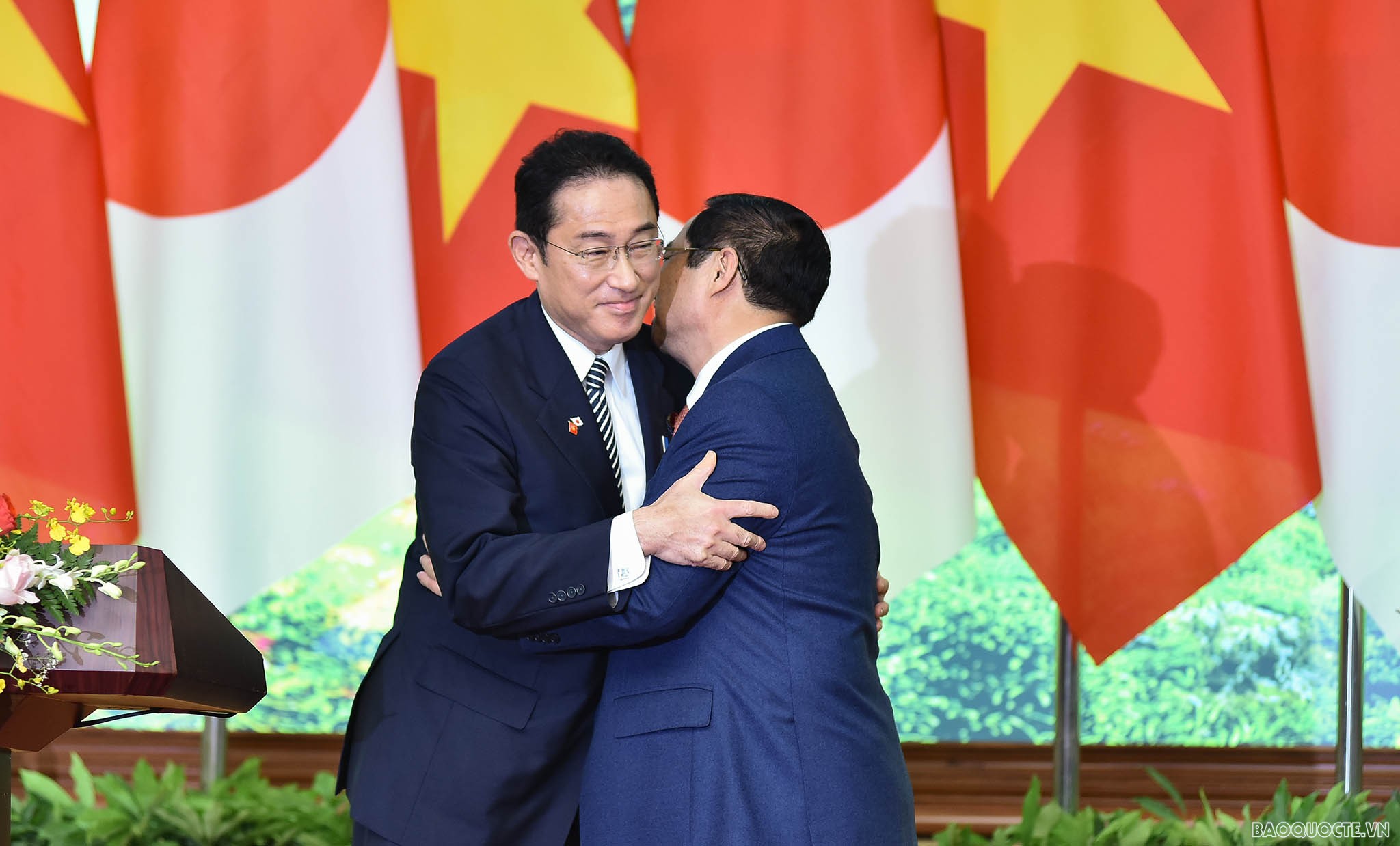 Thủ tướng Chính phủ Phạm Minh Chính và Thủ tướng Nhật Bản Kishida Fumio. (Ảnh: Nguyễn Hồng)