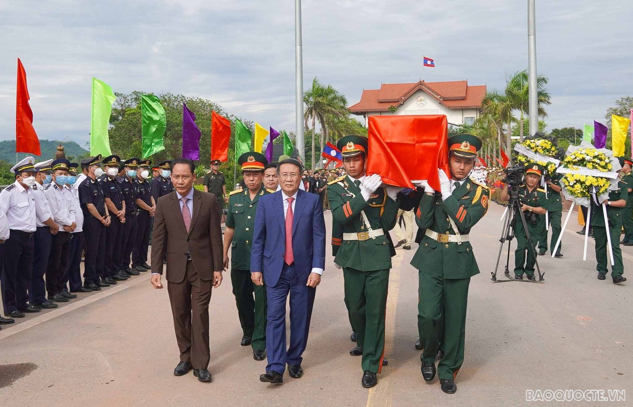 Lễ bàn giao và đón nhận hài cốt liệt sĩ Việt Nam hy sinh tại Lào