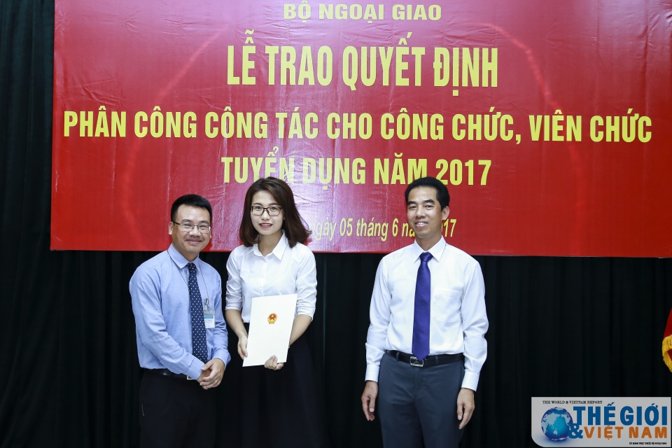 bo ngoai giao trao quyet dinh phan cong cong tac