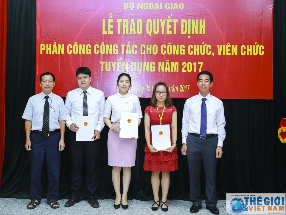 bo ngoai giao trao quyet dinh phan cong cong tac