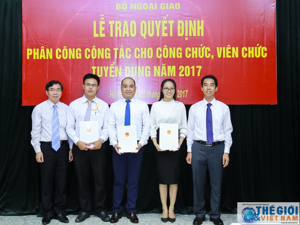 bo ngoai giao trao quyet dinh phan cong cong tac