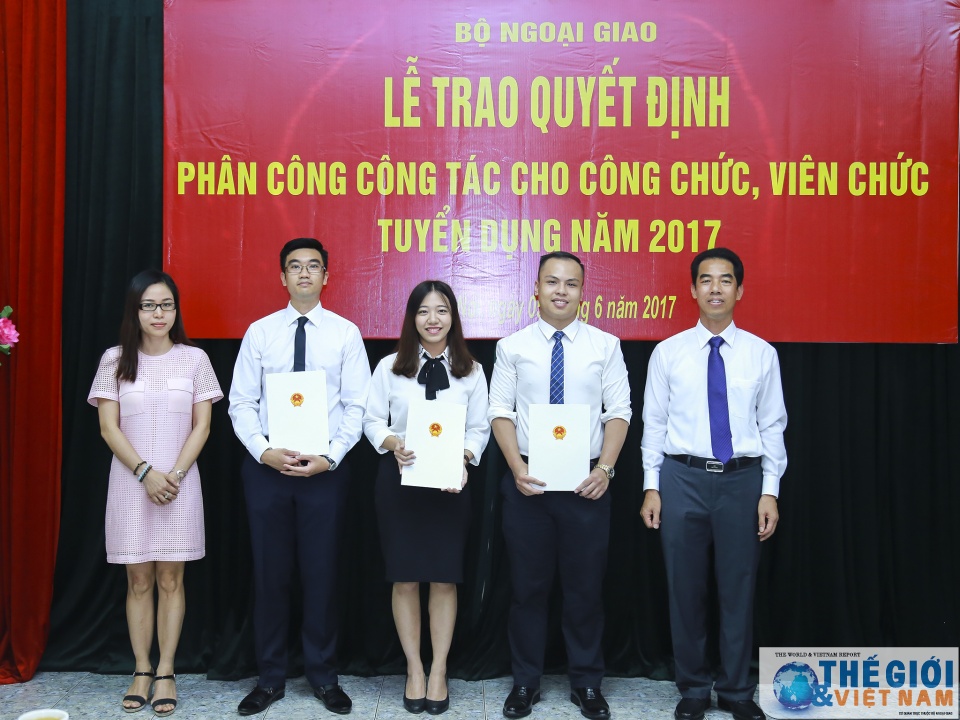 bo ngoai giao trao quyet dinh phan cong cong tac