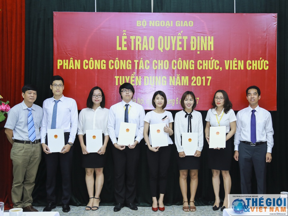 bo ngoai giao trao quyet dinh phan cong cong tac