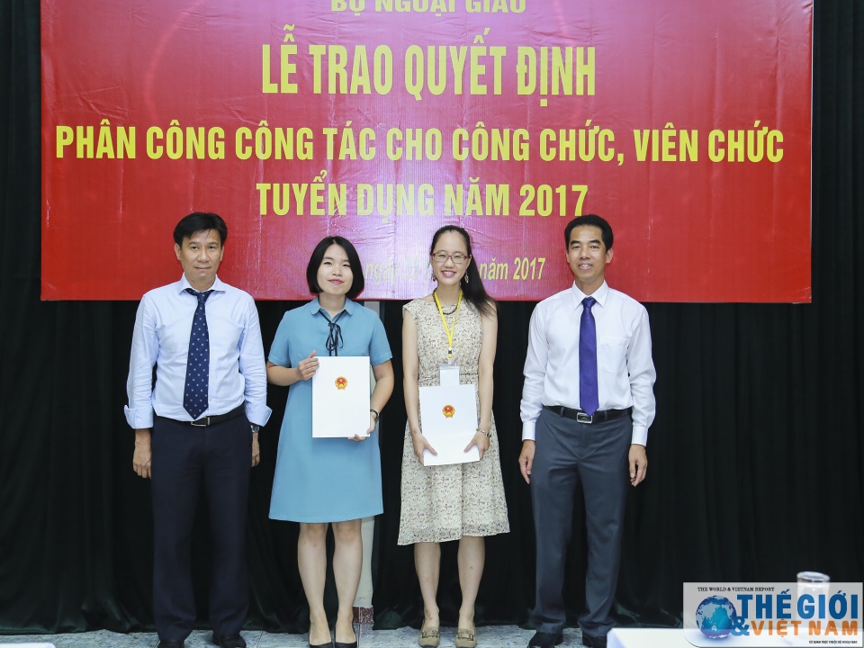 bo ngoai giao trao quyet dinh phan cong cong tac