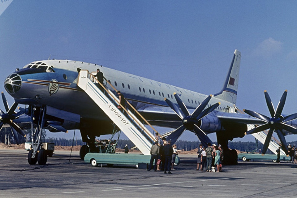 loat anh cac may bay cho khach huyen thoai mot thoi cua lien xo