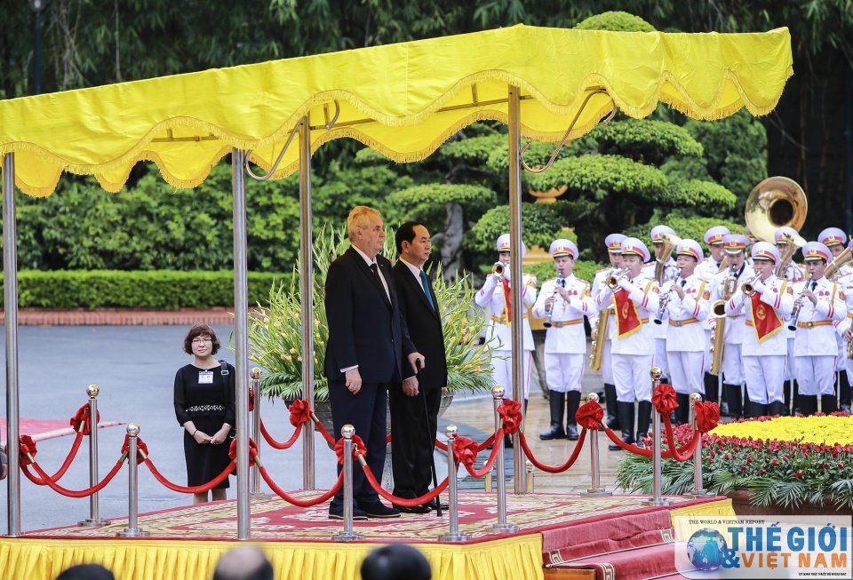 toan canh le don chinh thuc tong thong czech milos zeman tai phu chu tich