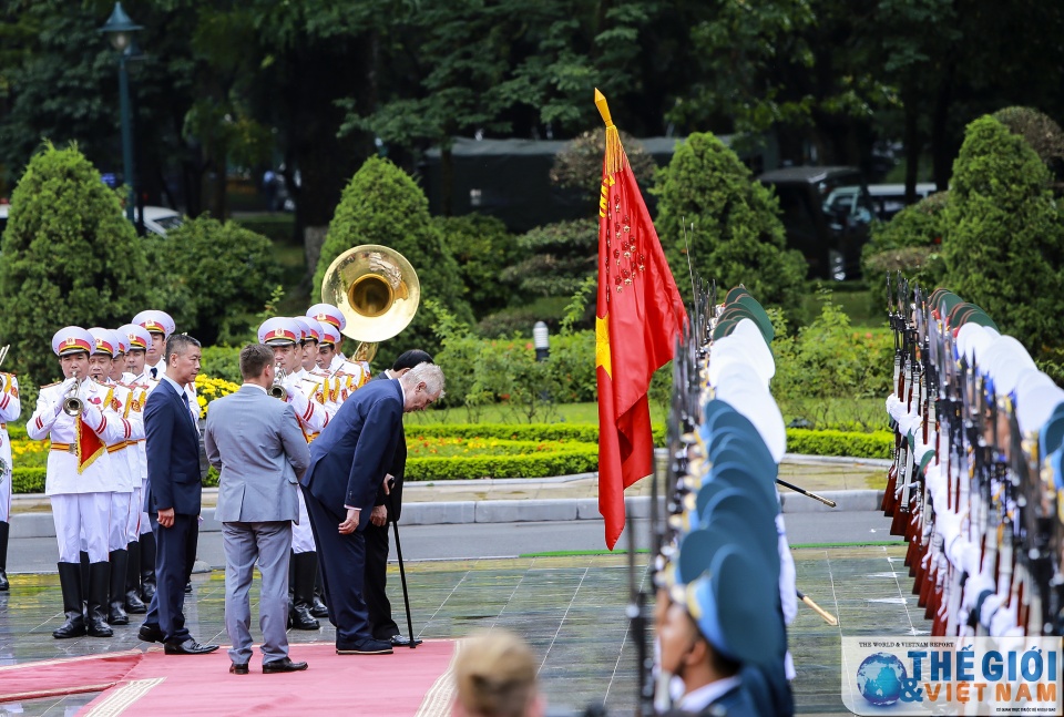 toan canh le don chinh thuc tong thong czech milos zeman tai phu chu tich
