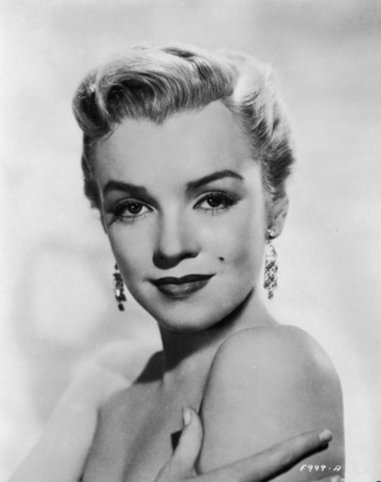 hanh trinh tro thanh bieu tuong sac dep hollywood cua marilyn monroe