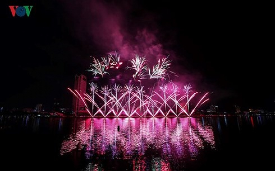 doi my va italy vao chung ket le hoi phao hoa quoc te da nang 2018