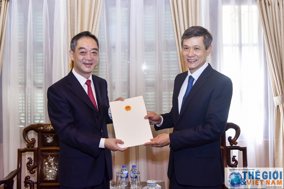 trao giay chap nhan lanh su cho tong lanh su trung quoc tai tp ho chi minh