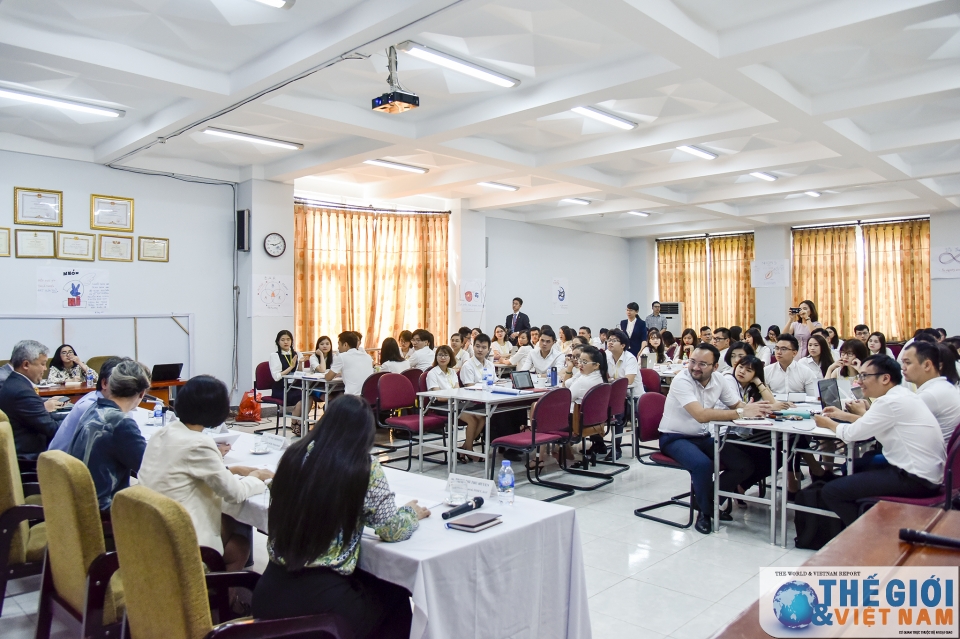 tan can bo ngoai giao hoc hoi kinh nghiem ngoai giao tu dai su 4 chau luc