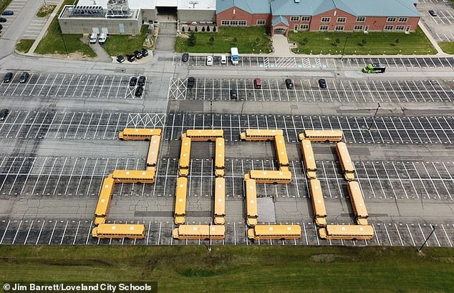 dich covid 19 xep xe buyt thanh hinh 2020 de chuc mung hoc sinh tot nghiep