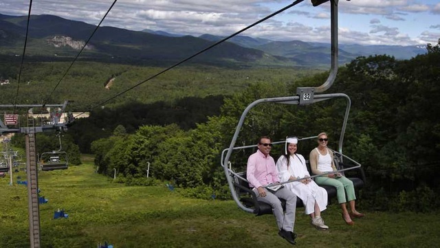 dich covid 19 truong trung hoc my trao bang tot nghiep tren dinh nui