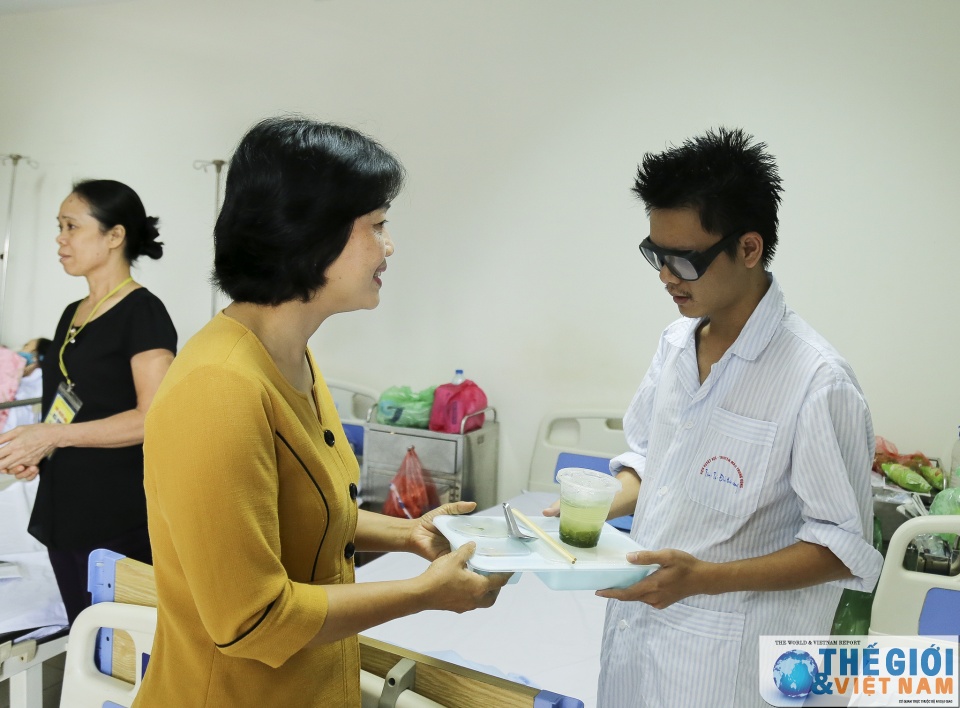 hon 51 trieu dong duoc trao cho benh nhan hoan canh kho khan