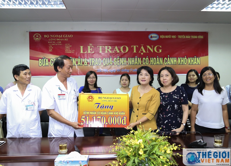 hon 51 trieu dong duoc trao cho benh nhan hoan canh kho khan