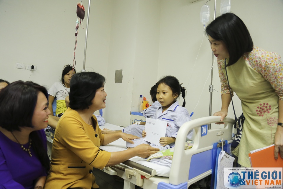 hon 51 trieu dong duoc trao cho benh nhan hoan canh kho khan