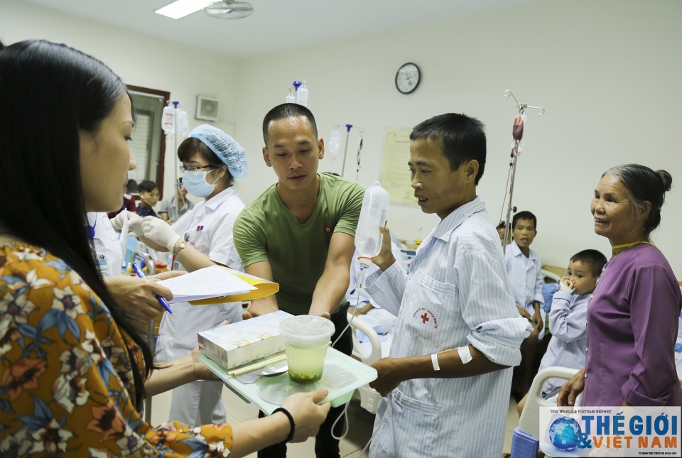 hon 51 trieu dong duoc trao cho benh nhan hoan canh kho khan
