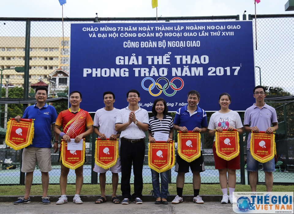 be mac giai the thao chao mung 72 nam nganh ngoai giao