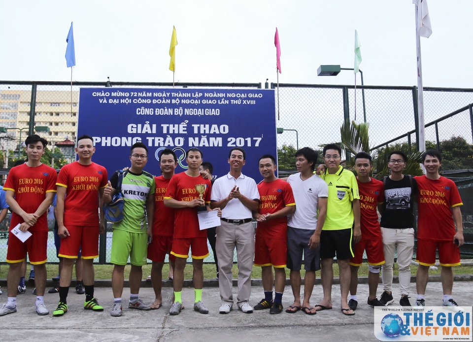 be mac giai the thao chao mung 72 nam nganh ngoai giao