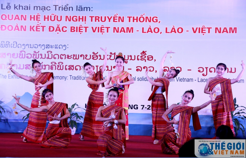 trien lam gan 400 anh tai lieu hien vat va sach ve quan he viet nam lao