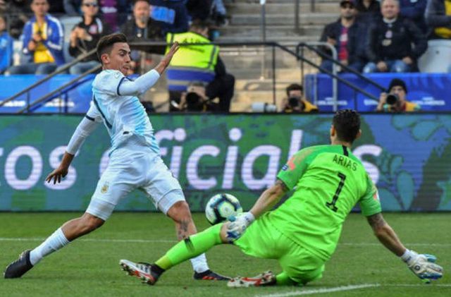 messi nhan the do argentina nhoc nhan gianh hang ba copa america