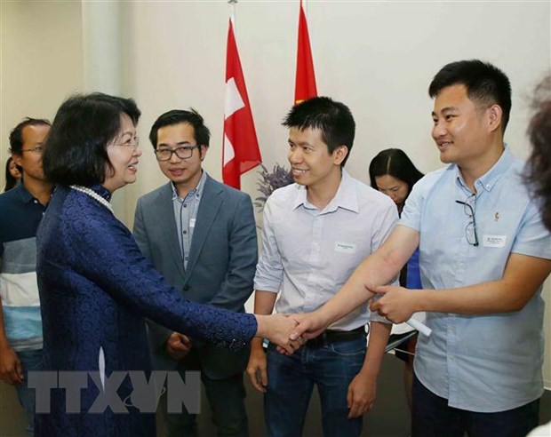 pho chu tich nuoc gap go sinh vien tri thuc nguoi viet tai thuy si