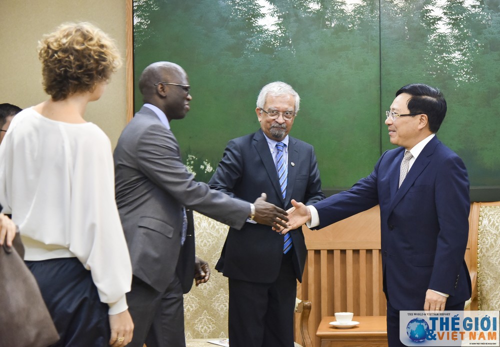 pho thu tuong pham binh minh yeu cau kiem tra viec cham tre trong tiep nhan von vien tro