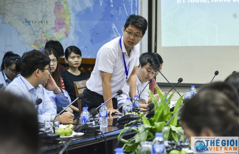 truoc trong trach kep cua viet nam tai asean va hdba lhq can bo tre ngoai giao can lam gi