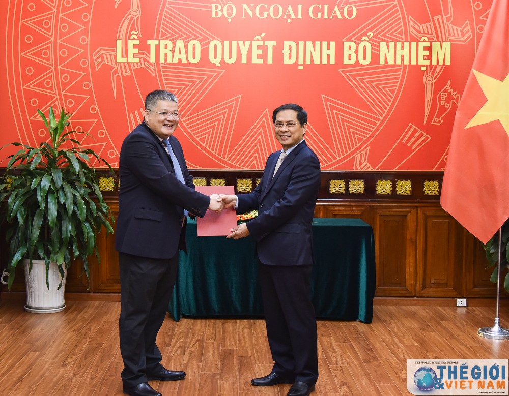 thu truong thuong truc bo ngoai giao bui thanh son trao quyet dinh phan cong dieu dong can bo