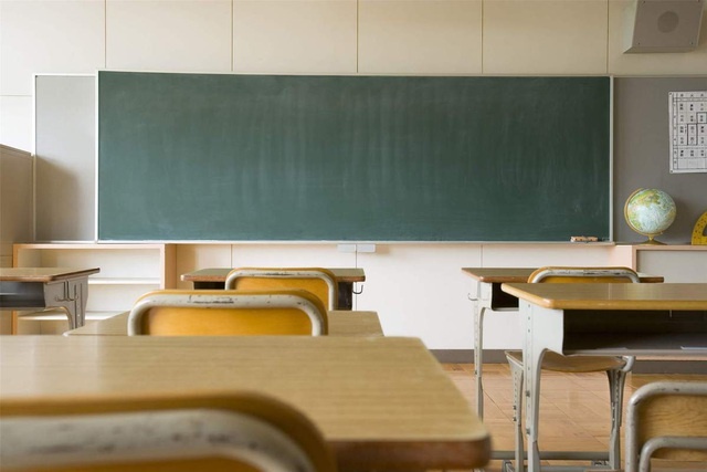 trung quoc giao vien bi ky luat sau khi hoc sinh nhay lau tu tu