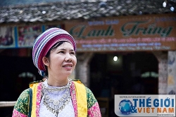 'Thổi hồn' vào lanh trắng giúp phụ nữ dân tộc Mông thoát nghèo