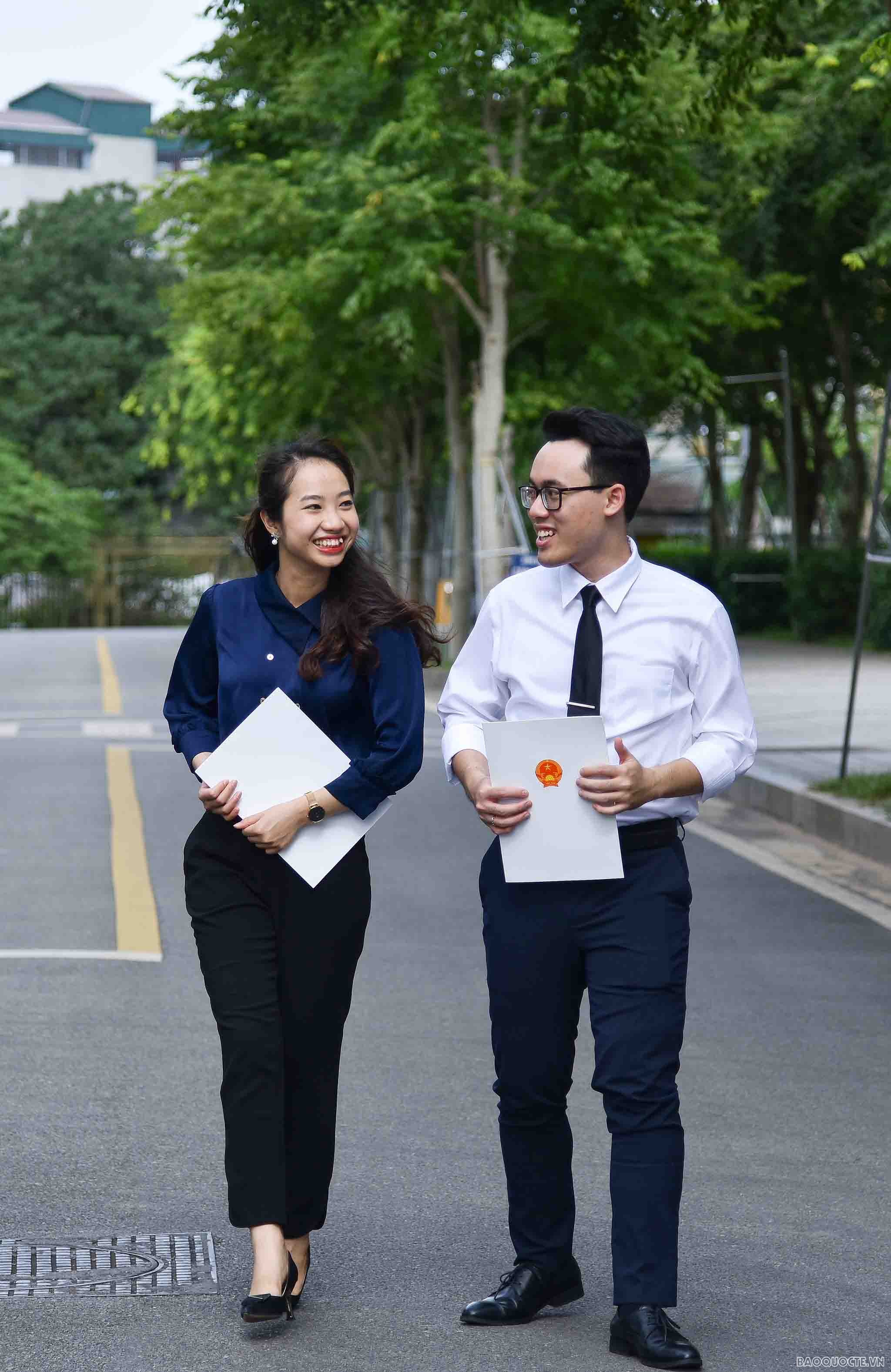 Trao quyết định phân công cho 79 tân cán bộ ngoại giao