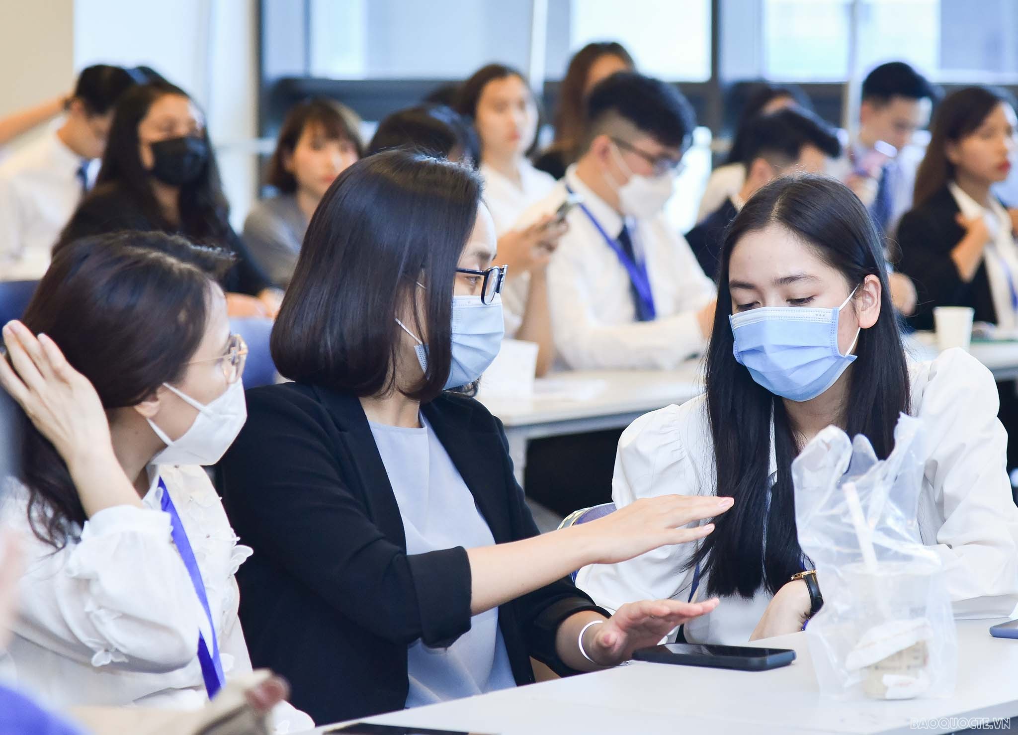 Trao quyết định phân công cho 79 tân cán bộ ngoại giao